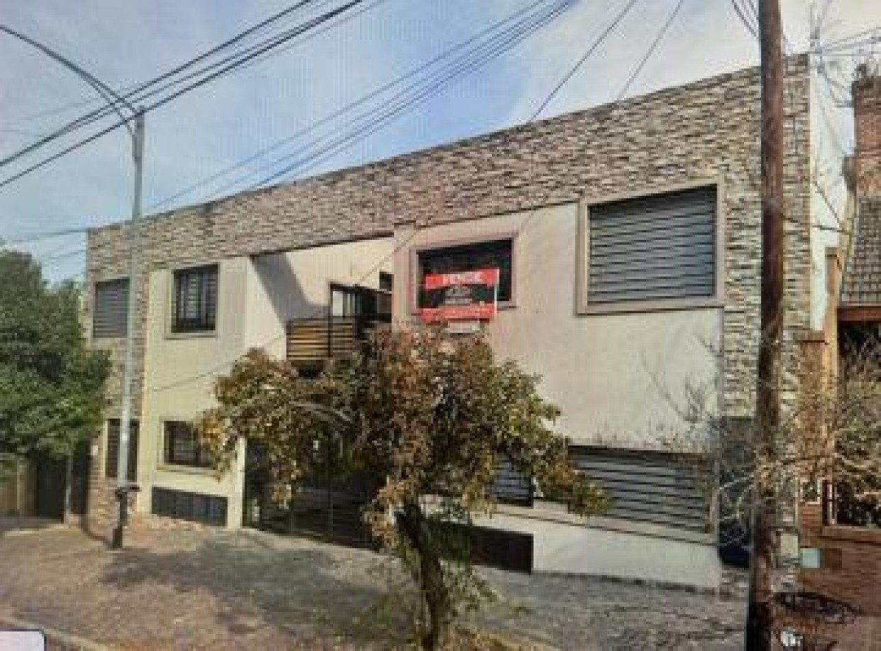 P. H, P. B, Al Frente, 3 Ambientes, con Parrilla y Cochera