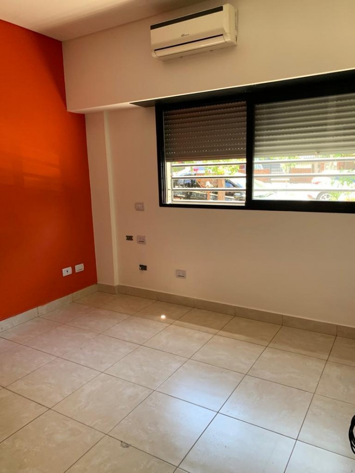 P. H, P. B, Al Frente, 3 Ambientes, con Parrilla y Cochera