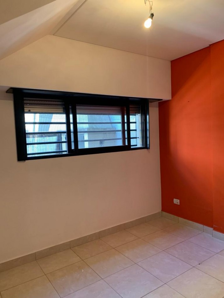 P. H, P. B, Al Frente, 3 Ambientes, con Parrilla y Cochera