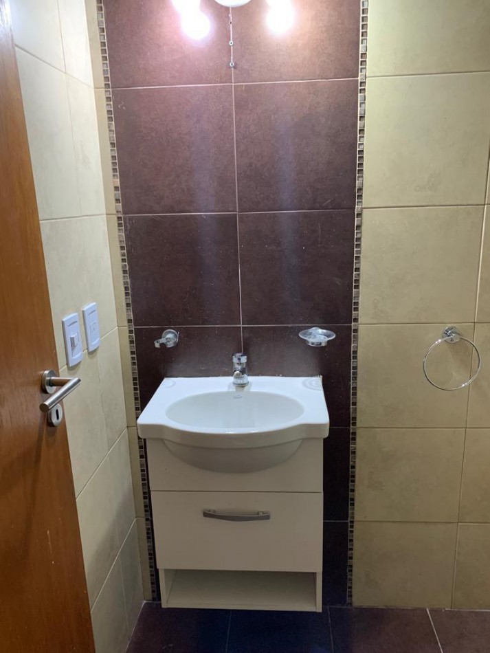 P. H, P. B, Al Frente, 3 Ambientes, con Parrilla y Cochera