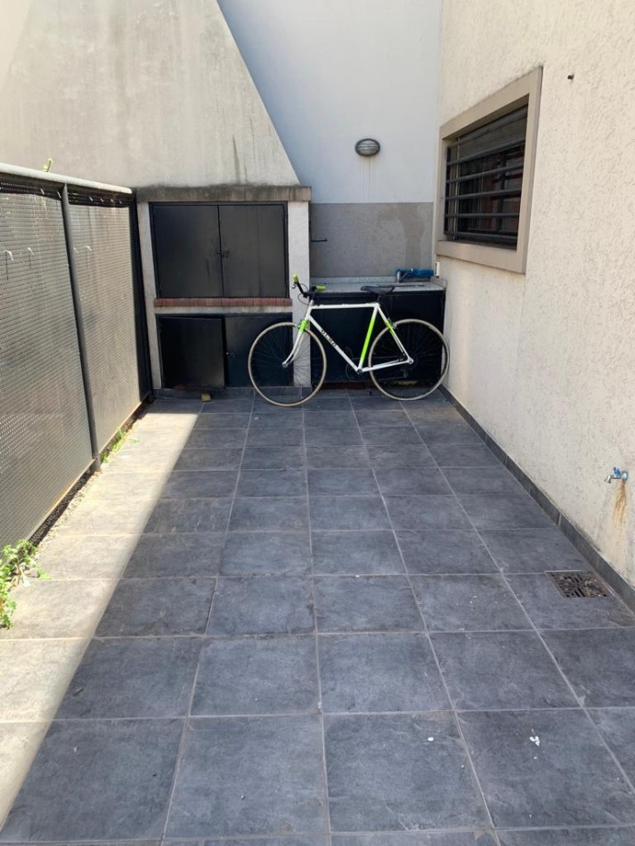 P. H, P. B, Al Frente, 3 Ambientes, con Parrilla y Cochera