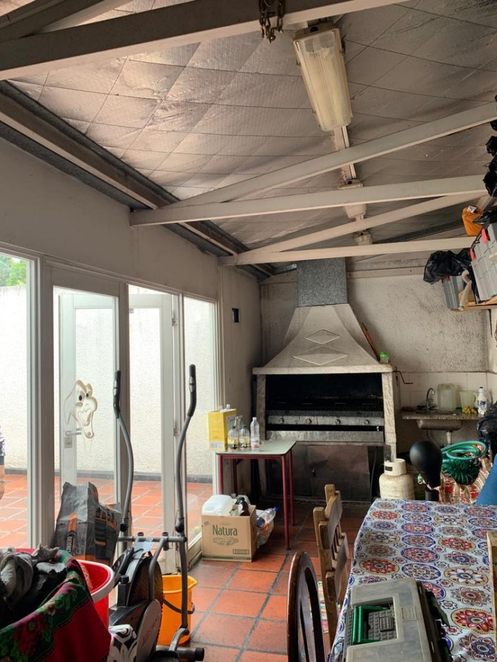 Casa con Jardin y Quincho - Excelente Ubicacion