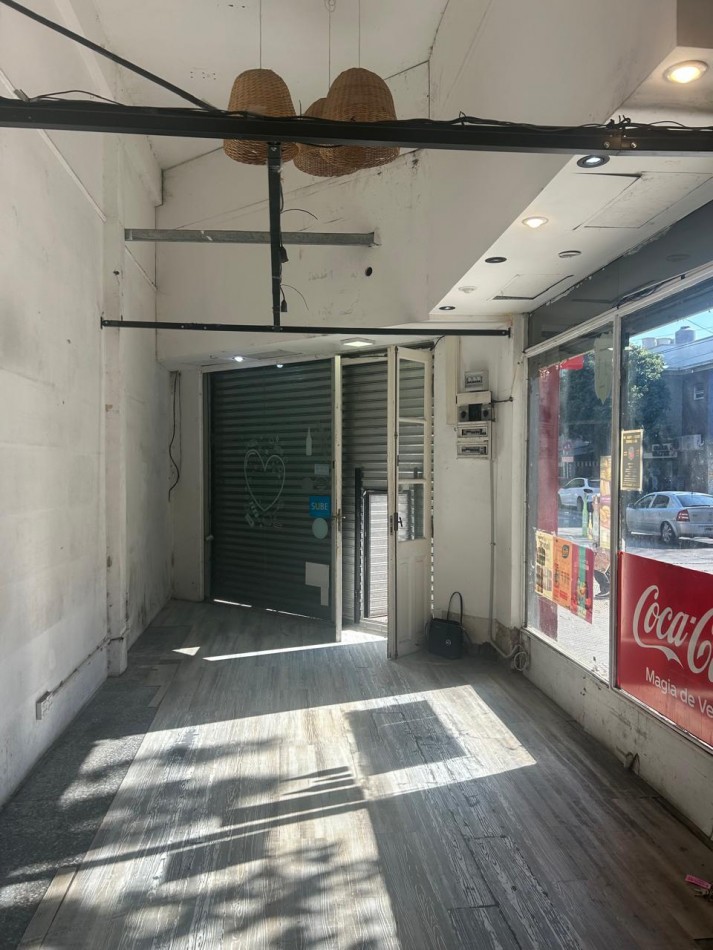 EXCELENTE LOCAL COMERCIAL EN ZONA DE ALTO TRANSITO- VILLA LUGANO