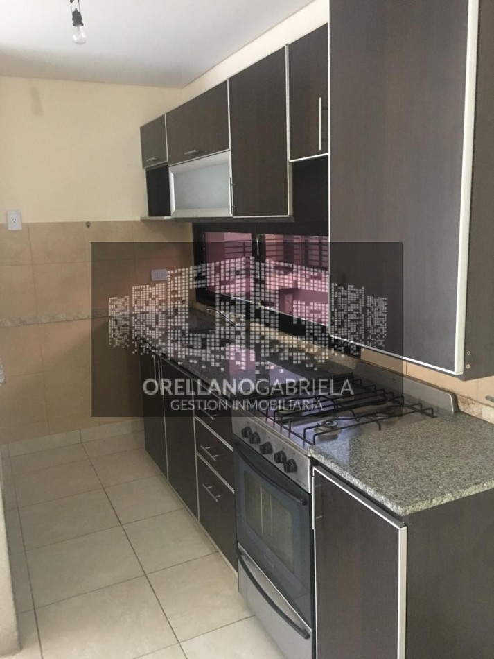 DEPTO.  P. B. 2 AMB. C/ PARRILLA Y DECK,  EXPENSAS BAJAS