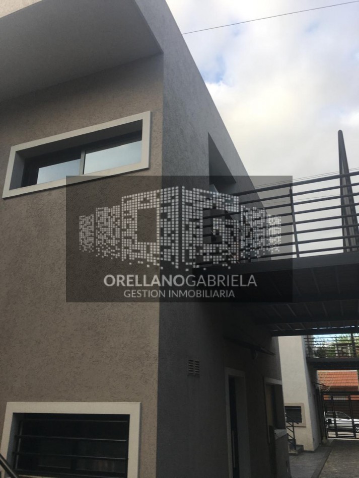 DEPTO.  P. B. 2 AMB. C/ PARRILLA Y DECK,  EXPENSAS BAJAS